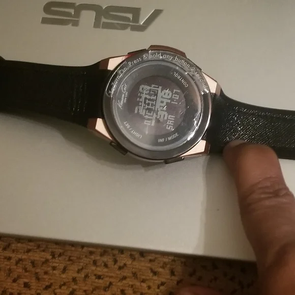 Watch - Picture 2 of 9